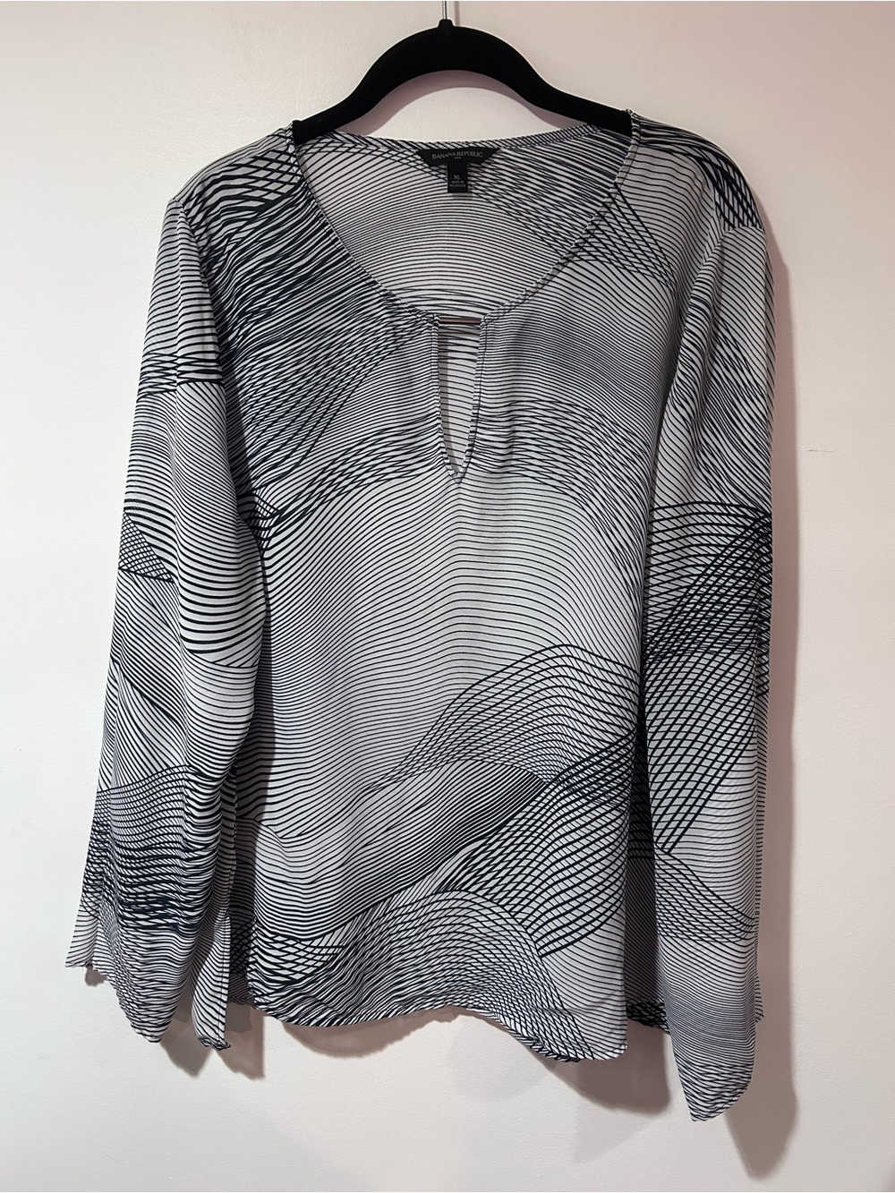 Banana Republic Dark Blue & White Wave-Print Long Sleeve Blouse